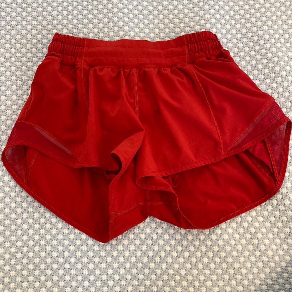 Lululemon red hotty hot shorts 2.5